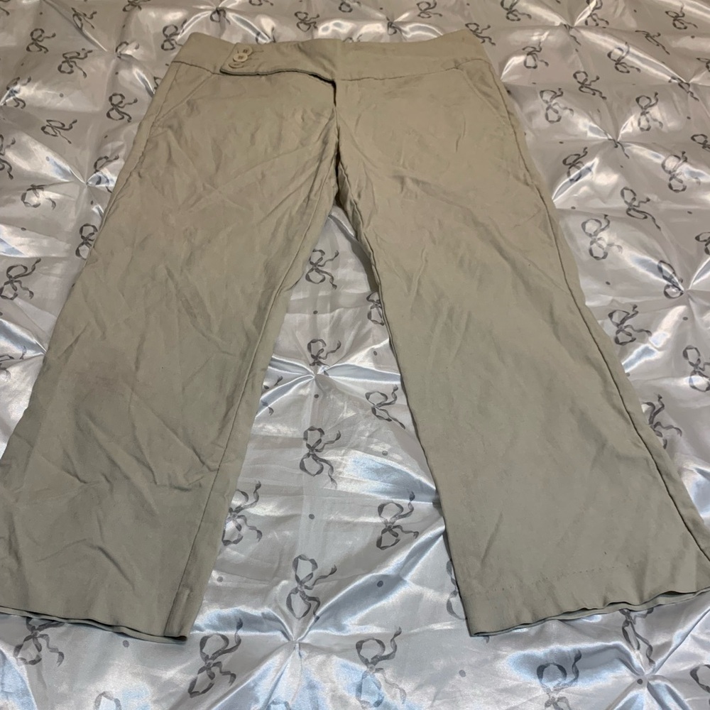 Women’s Chic Tan Pants

B2 0226